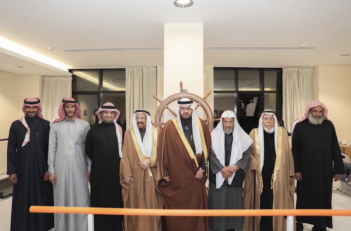 المريض المتعافي الهويشل يأسر قلوب الحضور برسم ووصف وامتنان لمرحلة علاجه السمعي ليعانق الأفكار ويلامس ذائقة الأسماع فيشنفها فترتوي أيما ارتواء ؛جاء ذلك في افتتاح مركز زلفا للتأهيل المتكامل أمس بحضور محافظ الزلفي أ. صالح الرافع ورئيس اللجنة الصحية د.محمد المفرح وعدد من الوجهاء.