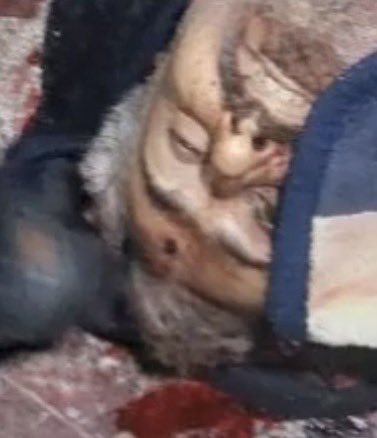 justchangingun's tweet photo. ⚠️Look at these two videos from #Tehranpars. The same person appears in both. In one, the person in red has no bullet wound on his forehead, while in the second, at the hospital, his forehead is pierced by a bullet. This shows that they are being shot, and in the end, the wounded are given the final, fatal shot in the hospital.
#IranMassacre