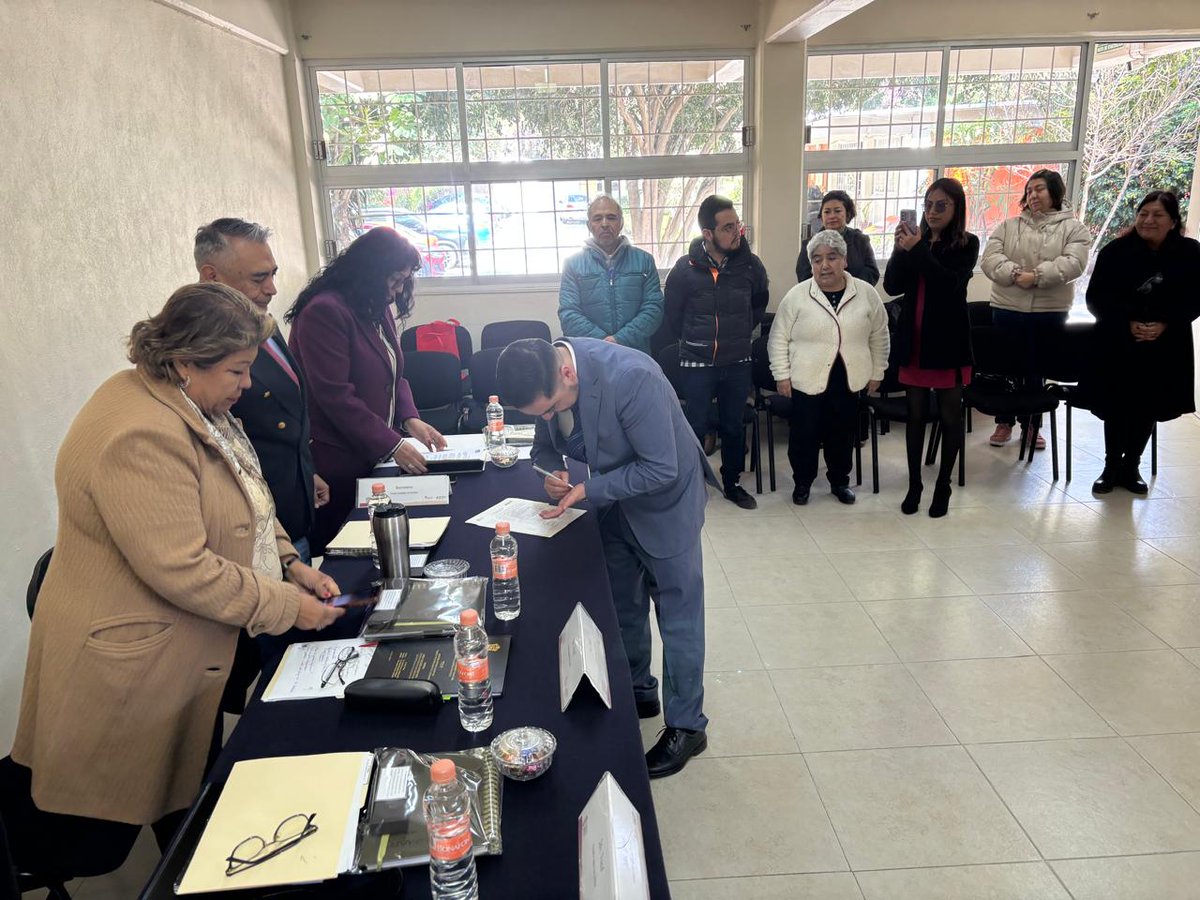 isceem_oficial's tweet image. #ExamenDeGrado | Para obtener el grado de Maestro en Investigación de la Educación, Pablo Alejandro Ortega Tapia, sustento la tesis "Trabajo docente, condiciones y vicisitudes durante la pandemia por COVID-19"
¡Enhorabuena!
#ISCEEM 
#DivisiónAcadémicaEcatepec