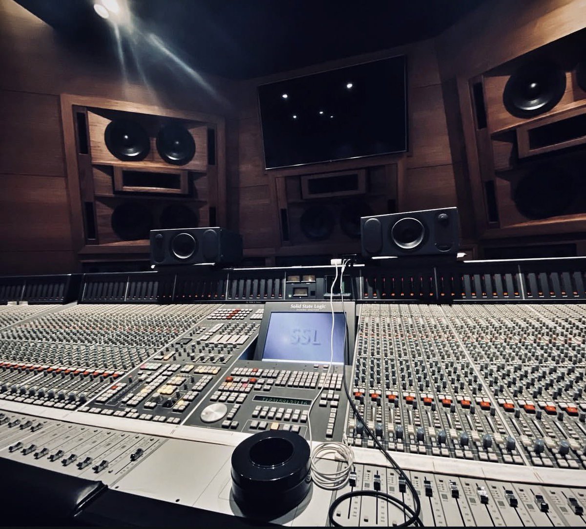 Tap in for Beats 🎹🎚️🎛️