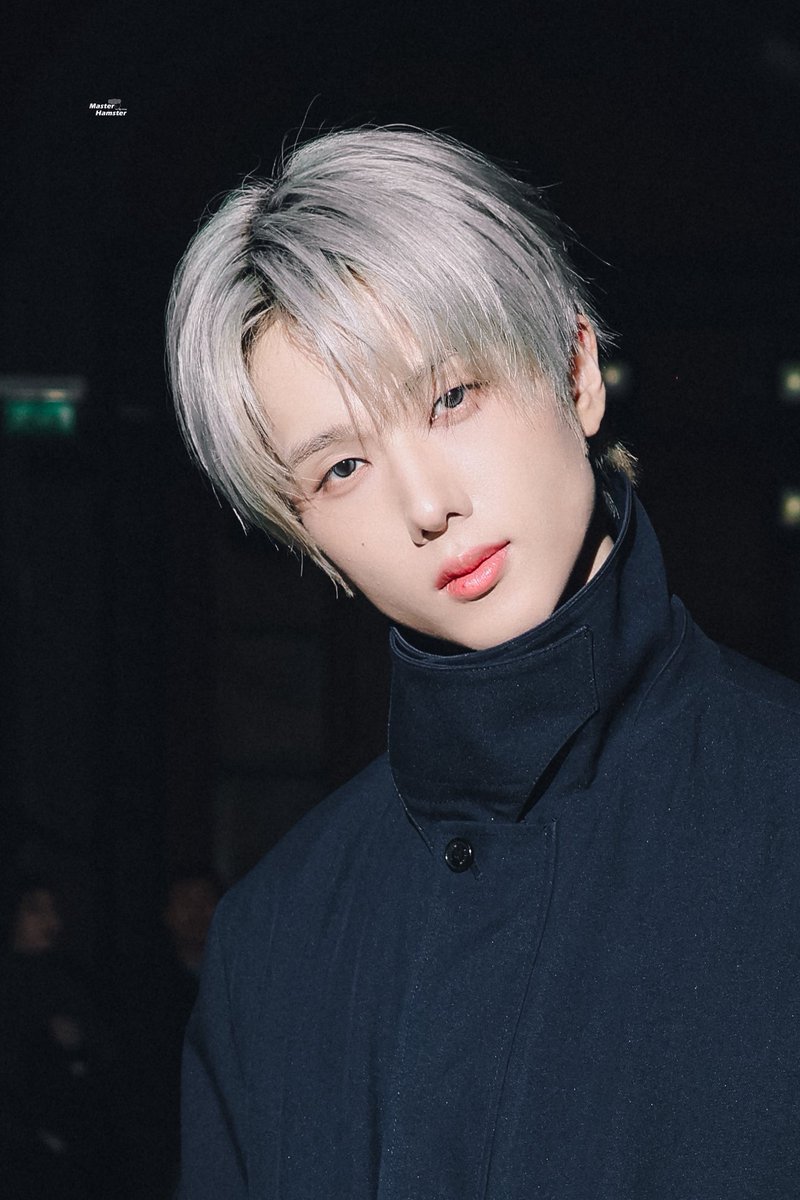 THETIPPY_13's tweet image. แค่สงสัยเฉยๆ ว่า ทำไมภาพพวกนี้ถึงมาจากบ้านแฟนไซต์แทนที่จะมาจากแอคออฟฟิเชียล ?? 😅 สถานการณ์คือยังไงนะ แอค มตฮต เป็นหนึ่งในทีมงานเหรอถึงได้ถ่ายภาพที่ดู exclusive มาได้ น้องจีซองมองกล้องชีตรงๆ ได้ขนาดนี้ ถ่ายเดี่ยวหลายภาพอีกต่างหาก ชั้นก้ะสงสัยอยู่ เพราะภาพชีจึ้งเกิน หล่อมาก🥹🥹🥹