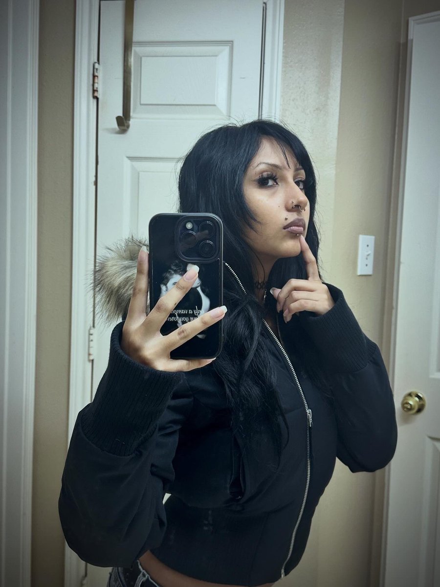 dissolvedgrrl's tweet image. On my emo shit