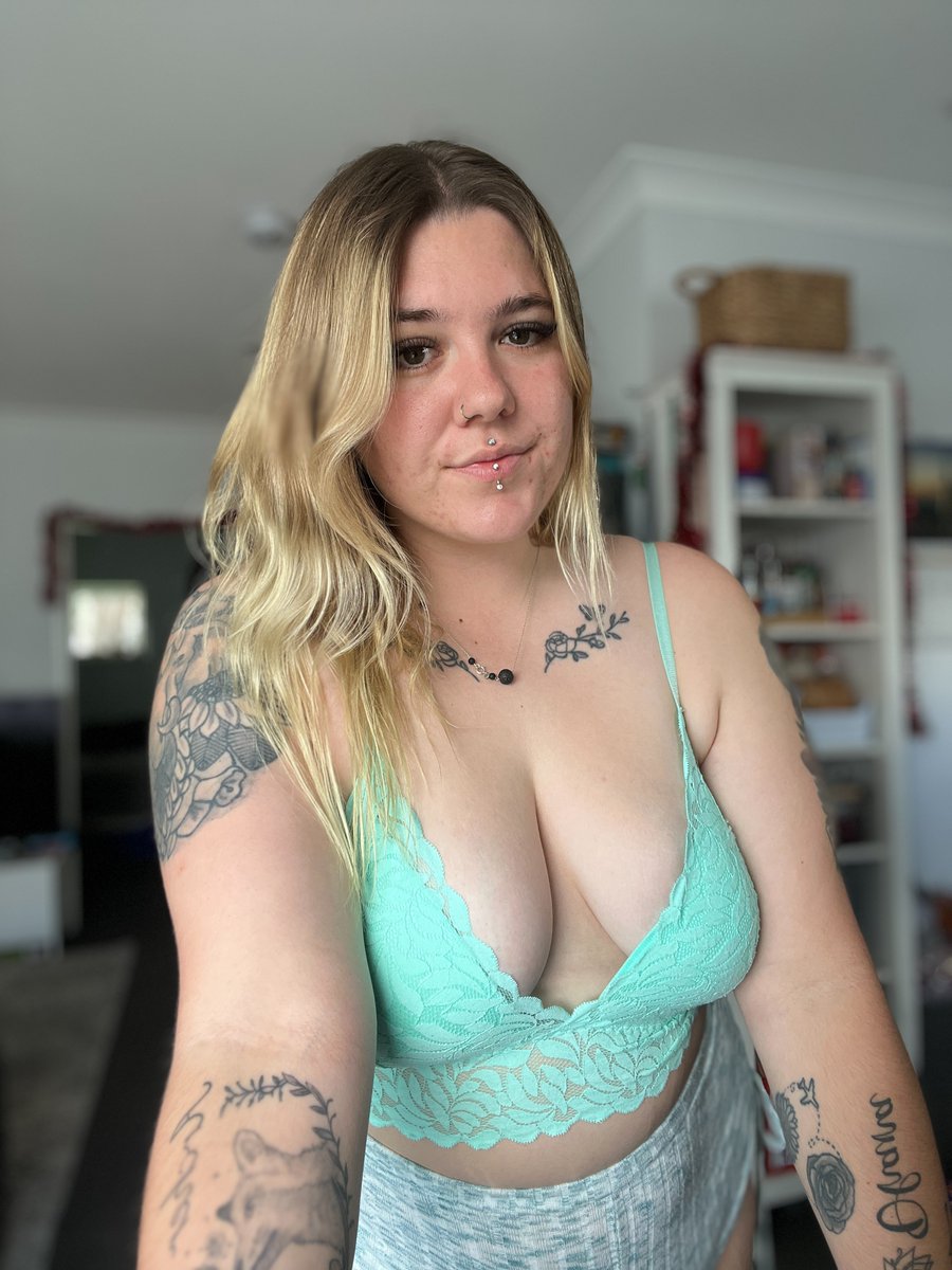 mysticivyfree's tweet photo. RT if your an Aussie  https://t.co/iBHHS8pfm2 https://t.co/jlnKpjdMK2