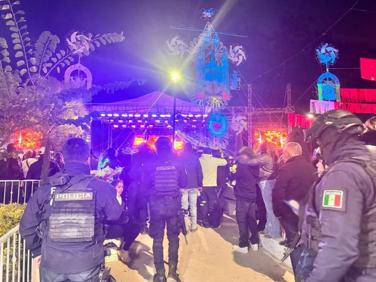 Como parte de las estrategias para preservar la tranquilidad ciudadana, elementos de la #PEP y Policía Municipal brindaron apoyo de seguridad y vigilancia durante las fiestas patronales, en la colonia Casa Blanca, en el municipio de Ojocaliente.n9.cl/vxxxc