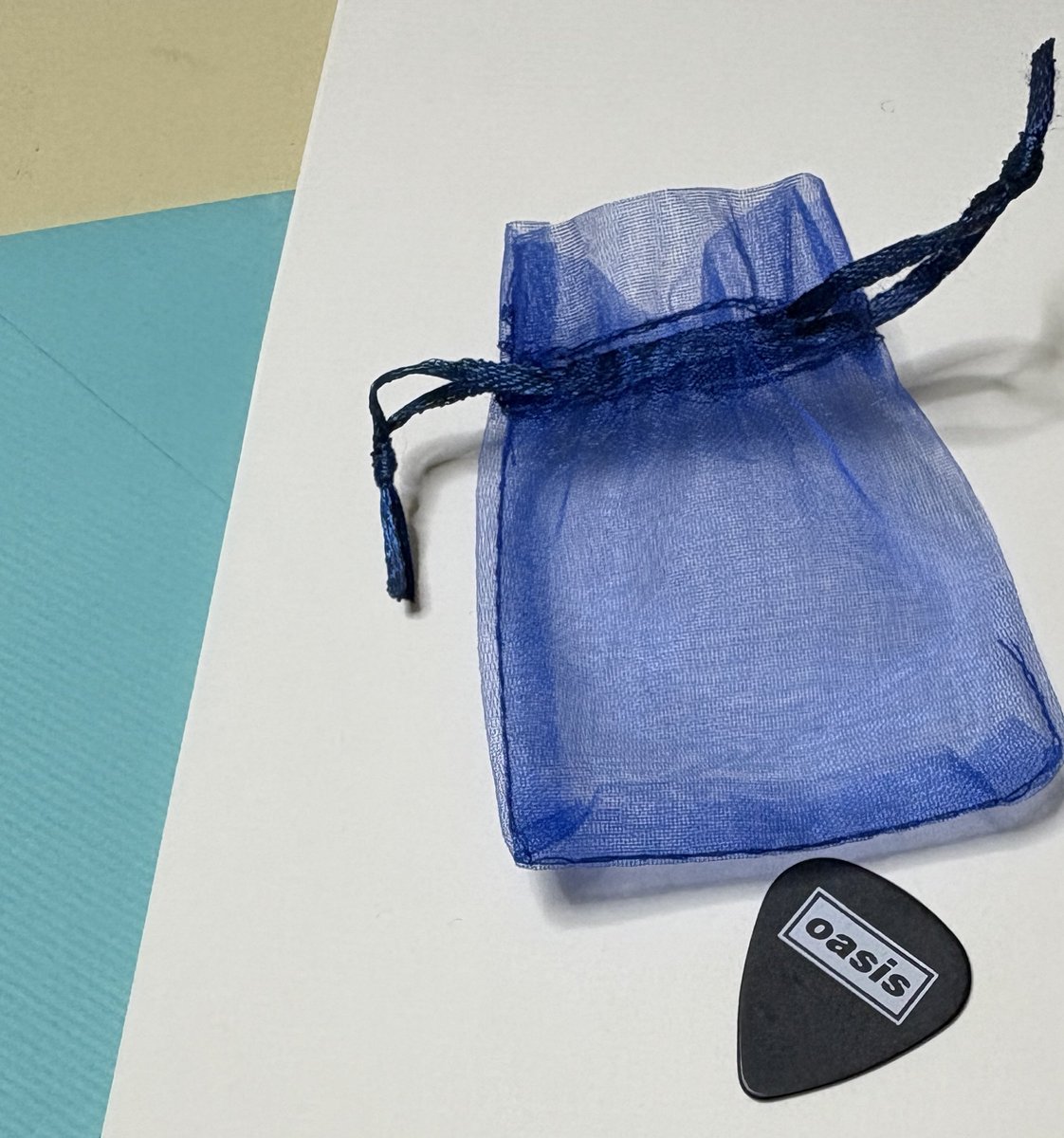 OASISのノエルのピックプレゼントボックスに入れたんだけどちゃんと