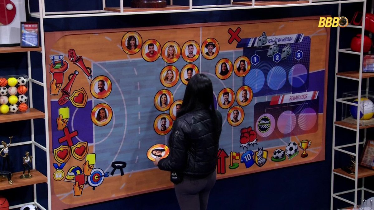 canalantenados's tweet image. Jordana analisa o painel tático: "A verdade é que não consigo confiar em ninguém. Tô no quarto, tenho afinidades, mas não confio em ninguém. Tenho aqui minhas afinidades, mas sei que não estou no pódio delas... [...] Não pertenço e não quero pertencer agora..." #BBB26