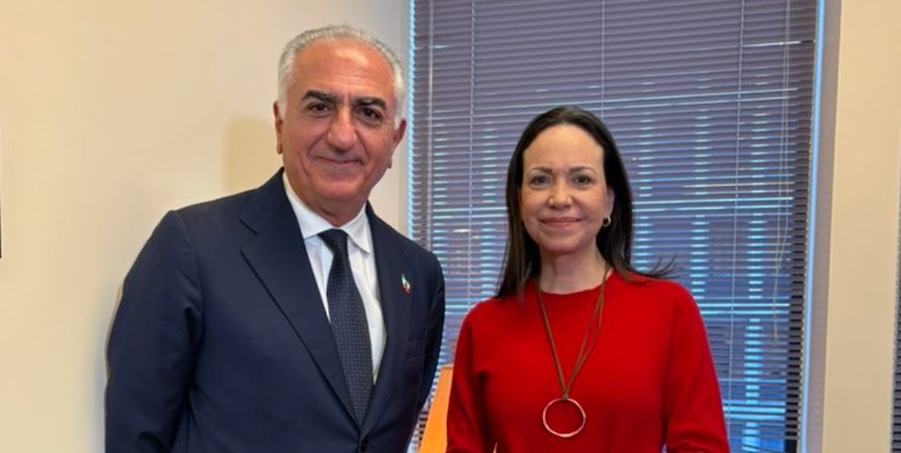 La venezolana María Corina Machado y el iraní Reza Pahlaví, se reúnen en la capital del imperio, Washington. Dos opositores con um mismo guión, se llaman demócratas y los dos han pedido a Trump que invada sus países, o los dos halagan el regimen de Israel