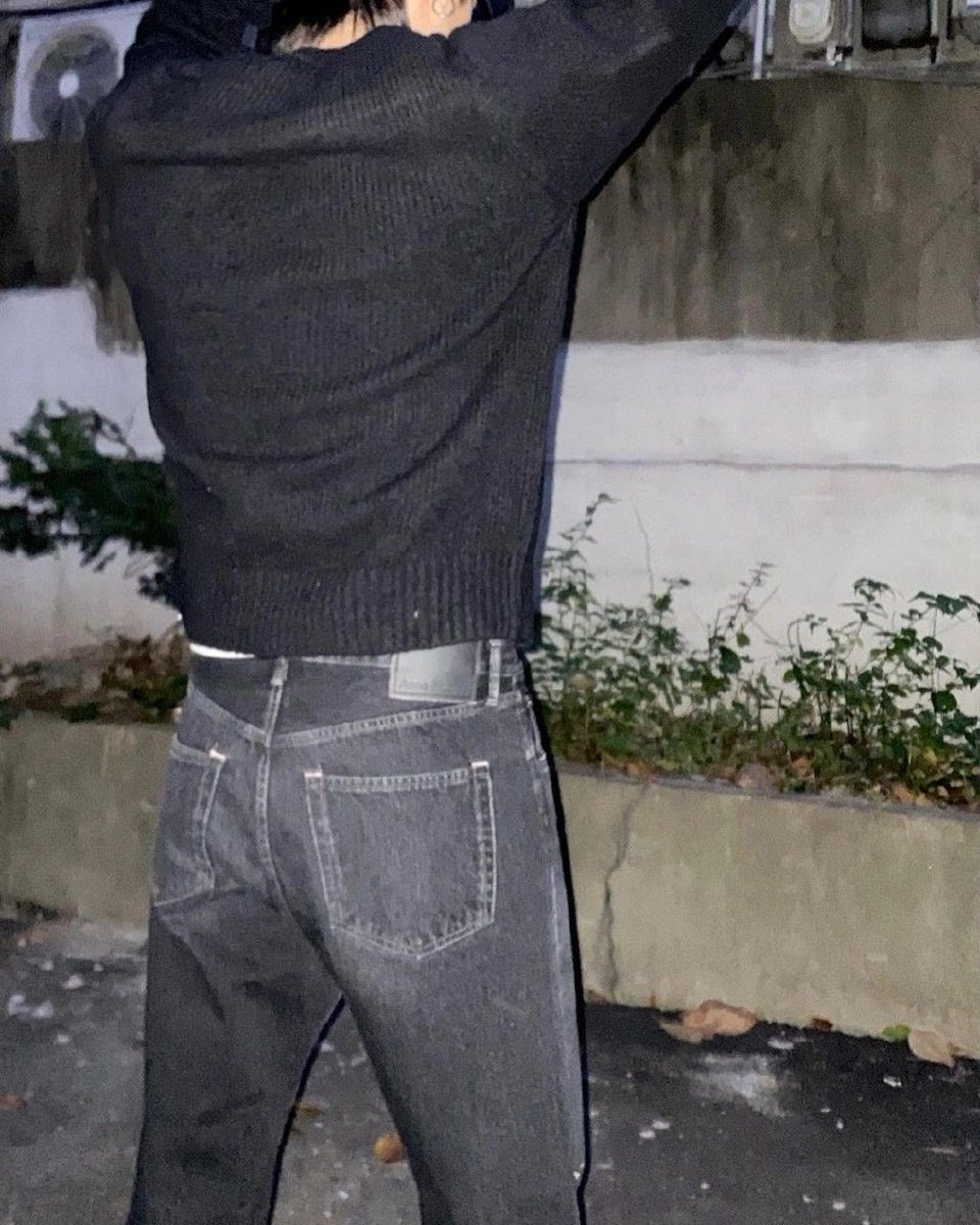 whodeff's tweet image. 오늘의 주제: 임재범의 넓고 매력적인 등판 🫠

#JAYB #제이비