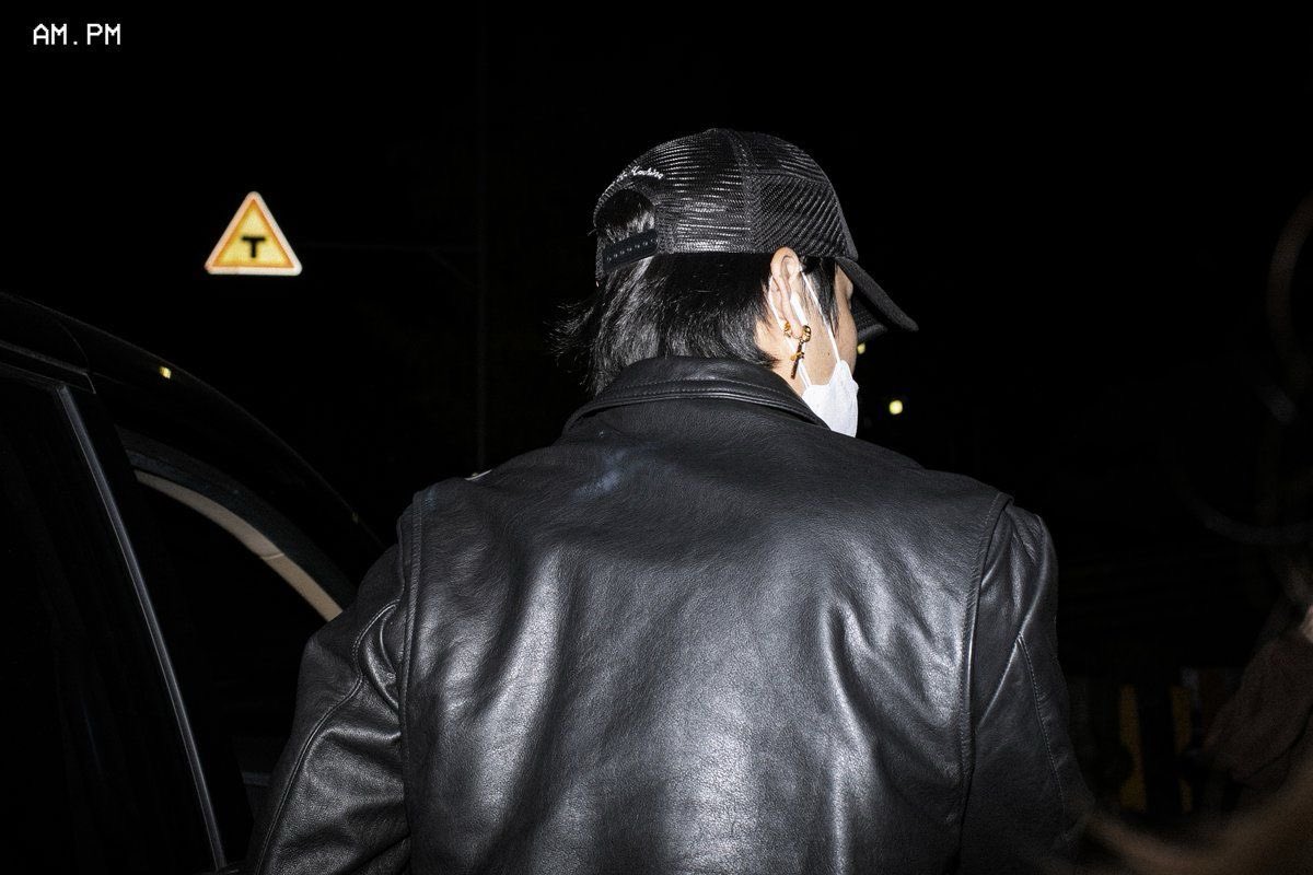 whodeff's tweet image. 오늘의 주제: 임재범의 넓고 매력적인 등판 🫠

#JAYB #제이비