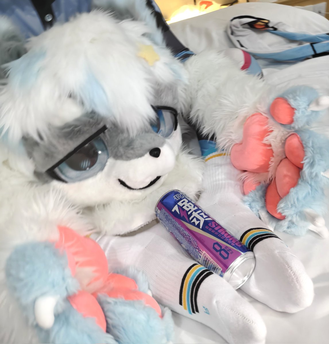 强爽有我爽吗（@longyao1118 家的袜袜）
#fursuitfriday