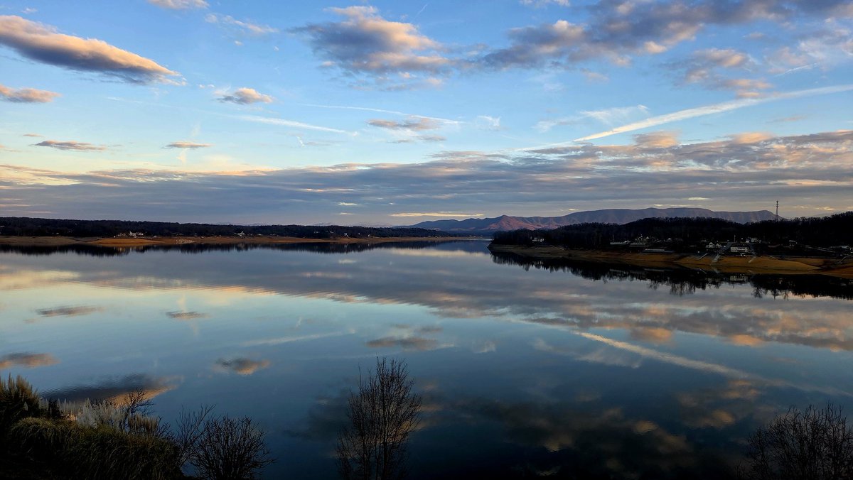 RandyPless's tweet photo. #DouglasLake #DandridgeTN https://t.co/d1ge8e5Ed1
