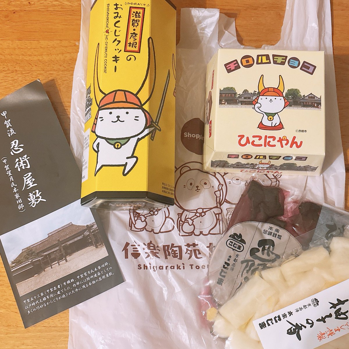 atuco53's tweet photo. 新年会の日帰りバスツアーで
夫様が買ってきてくれたお土産
30個入ってたのが
5個だけ残ってる🤭

チロルは
ほぼ俺が食べそうやけどな！て言うてたけどその通りでしたな

もう全部食べてもええねんで〜😅 https://t.co/jB6Vkzbhpn
