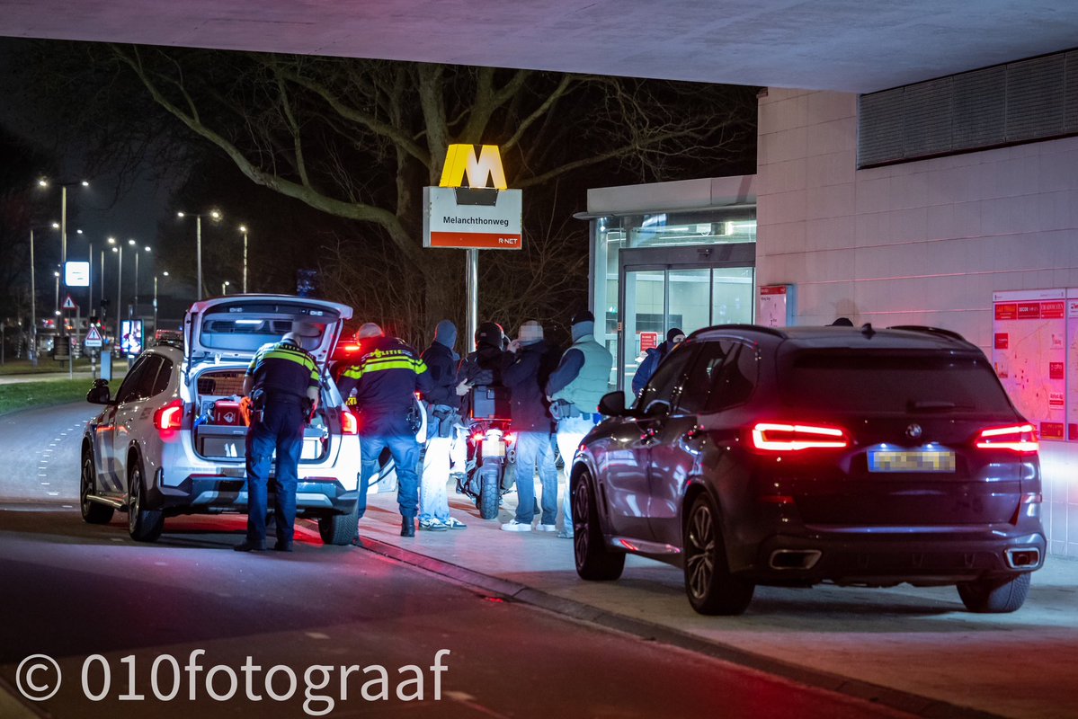Aanhouding bij metrostation Melanchtonweg Rotterdam