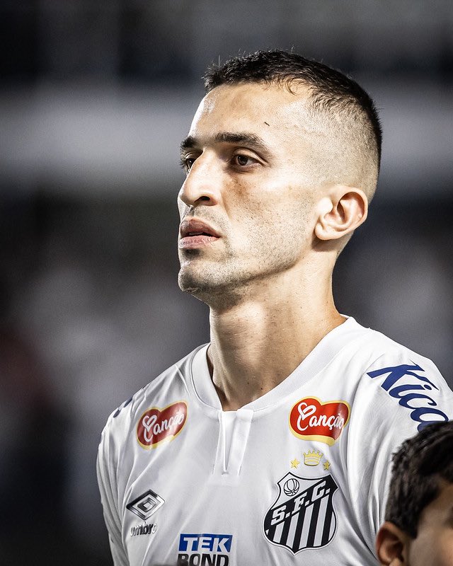 beicolasantista's tweet image. Yuri tá fazendo o que quer pra cima desses dois.