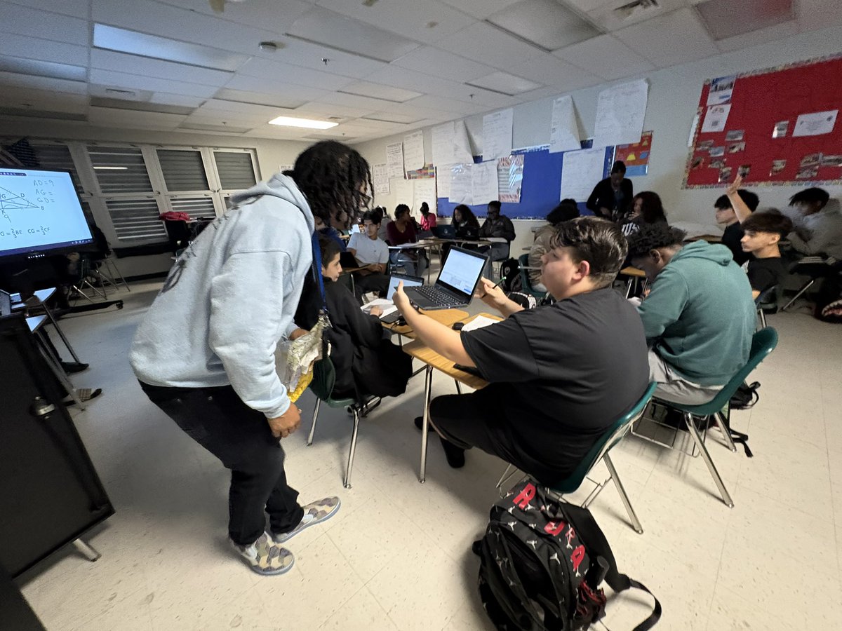 DrThelwell's tweet image. Geometry class w/ELL push-in support! Lots of #CheckingForUnderstanding &amp;amp; #AcademicDiscourse going on in class today 🔥🔥🔥🔥🔥