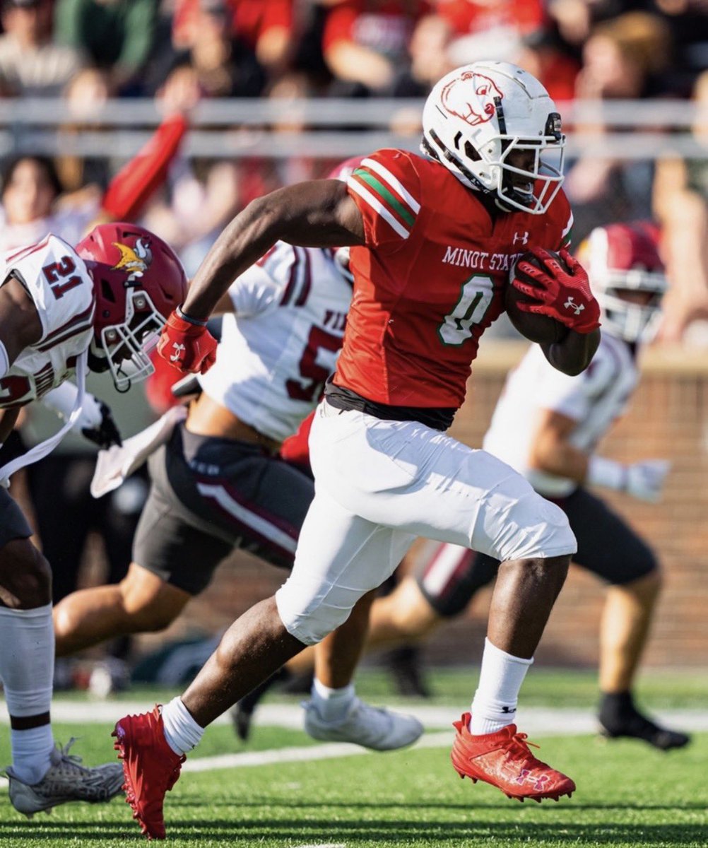 AndreSalazarqb1's tweet image. After a great conversation with @CoachFam I am blessed and honored to have receive an offer from Minot State University @CoachKaliefM @coachshields @Coach_D_Mac @CoachKaliefM #MOB 
#AGTG