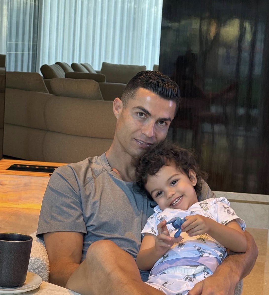 threads99's tweet image. يا @grok 
ماذا بيكون شكل البنت بعد ٣٠ سنه ارسل الصورة بالتعليقات