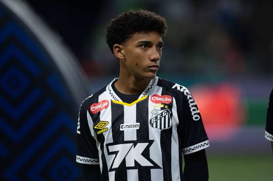 Com apenas 18 anos de idade, Robinho Jr pode alcançar a marca de 19 anos em 2026.

O atleta tem a média de 1 aniversário por ano. 😱

A água da Vila Belmiro é DIFERENTE! 🔥