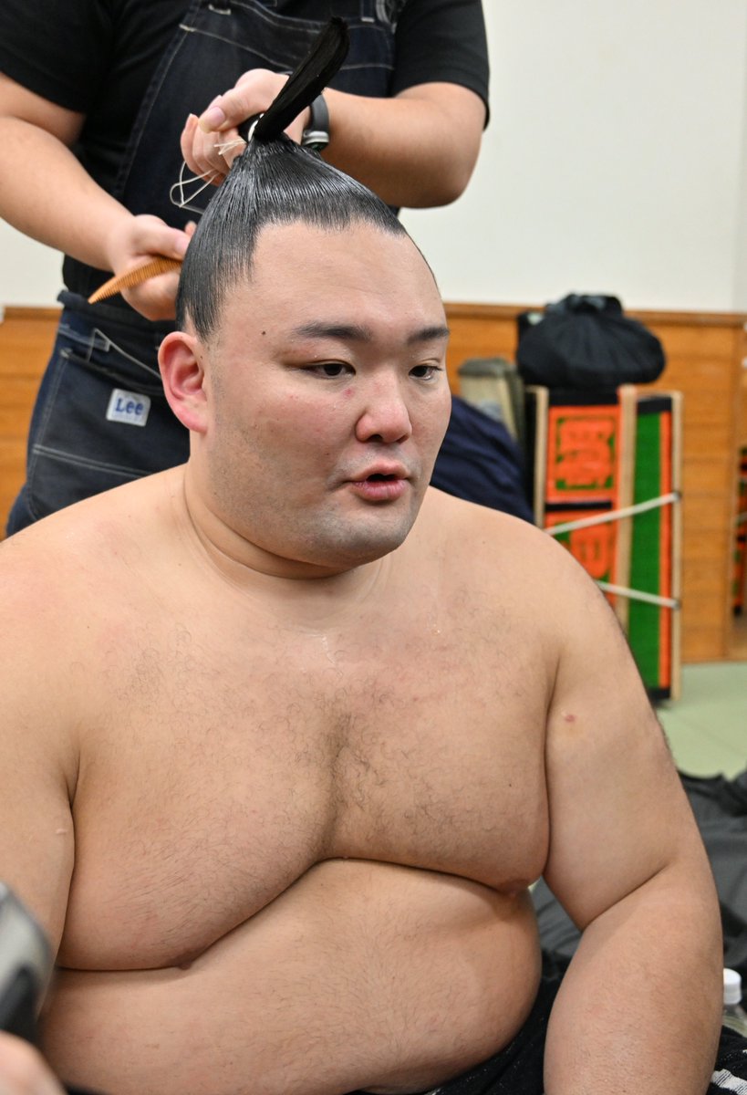 おはようございます。 大相撲初場所12日目の取組後、記者の問いに