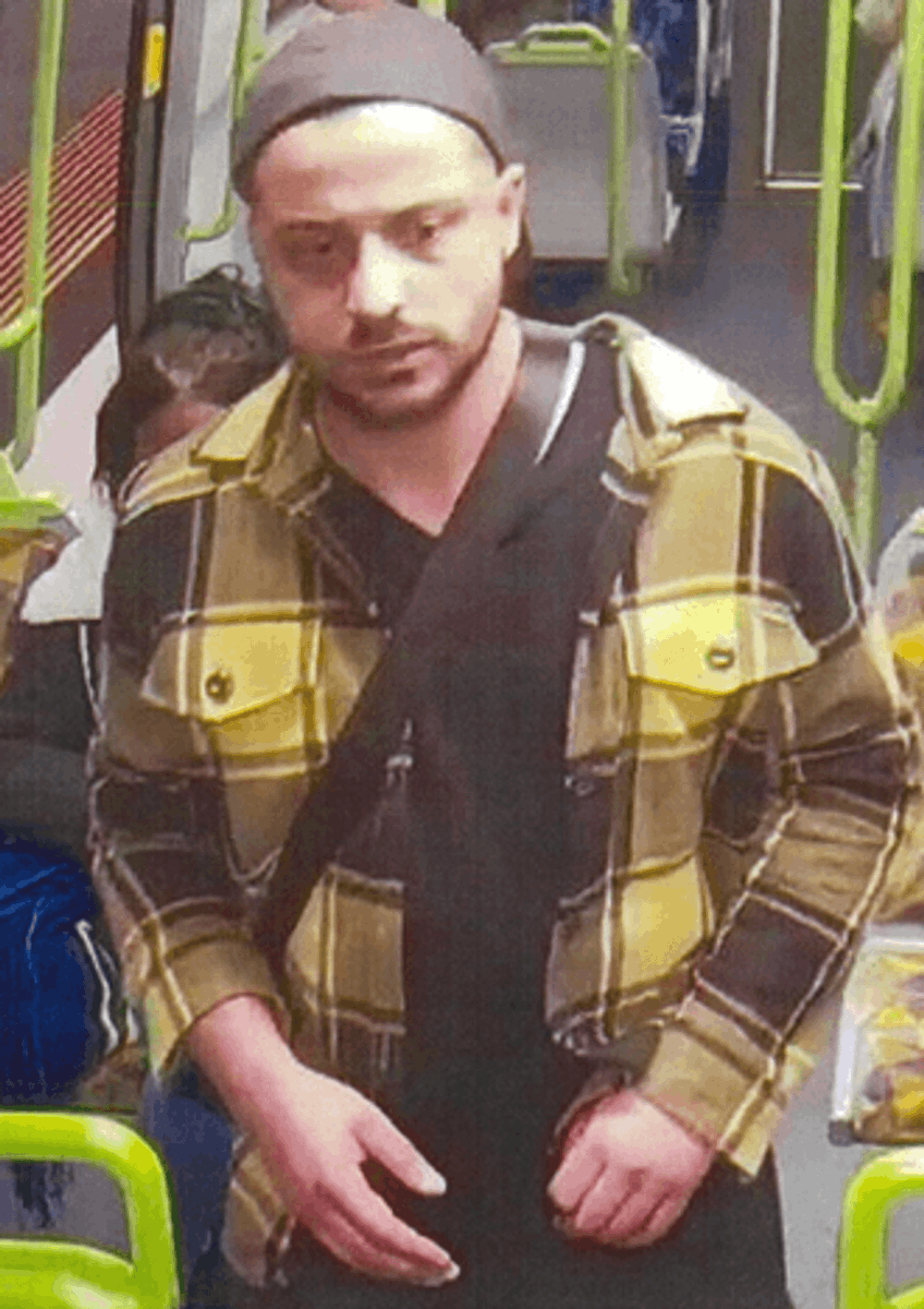Madelaine_Burke's tweet photo. Transit Crime Investigation Unit detectives are appealing for witnesses following an incident at Southern Cross Railway Station.
Investigators have been told a 22-year-old woman was waiting on a platform for a train just after 3.30pm on 26 October when she saw a man facing her from another platform performing a lewd act. 
Info to @CrimeStopperVic