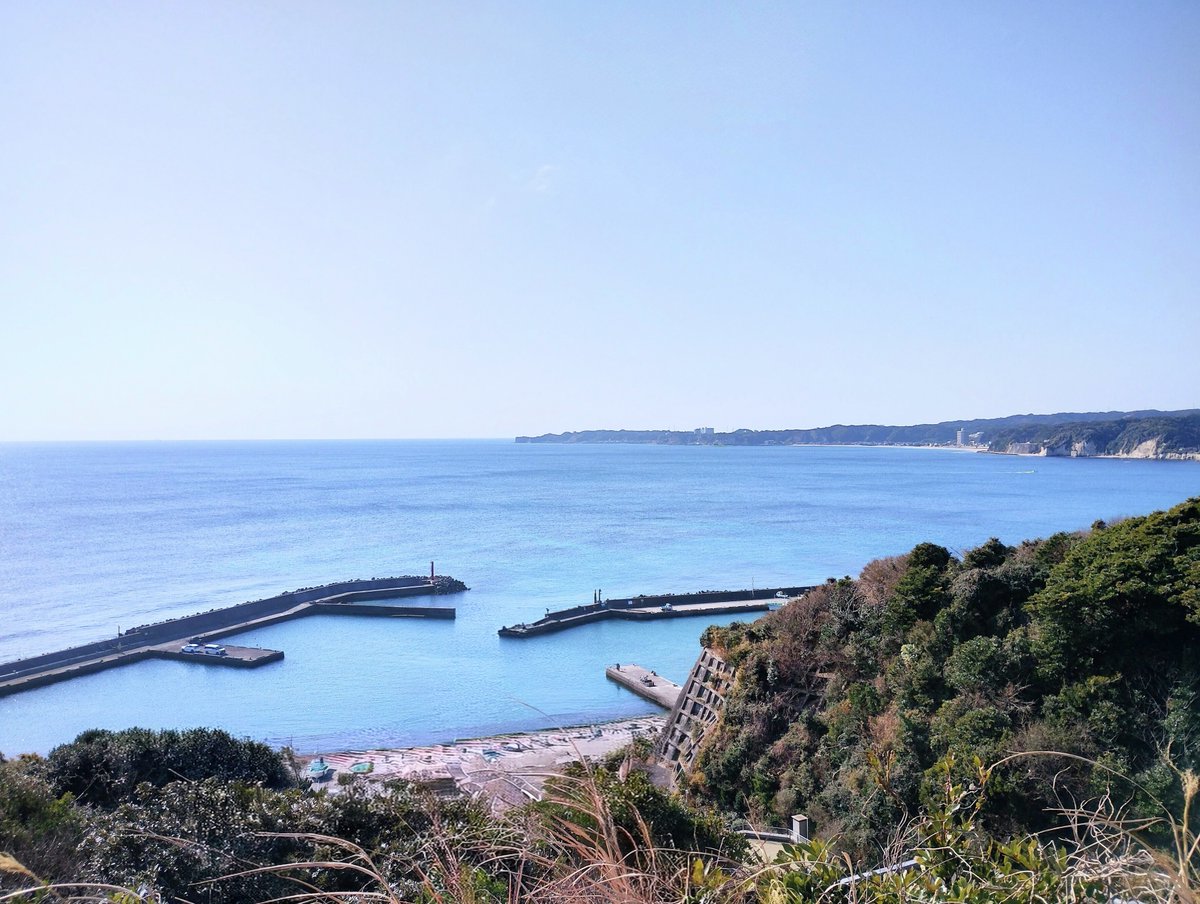 PayPayOfficial's tweet photo. おはようございます☀️

今週は本当に寒かったですね⛄️
早く暖かくならないかな〜と毎日願っています🙏

先週末は友人と千葉県の海に行きました。
天気がいいと冬の海もきれいですね✨

みなさん、お出かけの精算はその場で都度しますか？
帰った後にまとめてしますか？
ご意見を聞かせてください〜🙋 https://t.co/yR34K7nioP