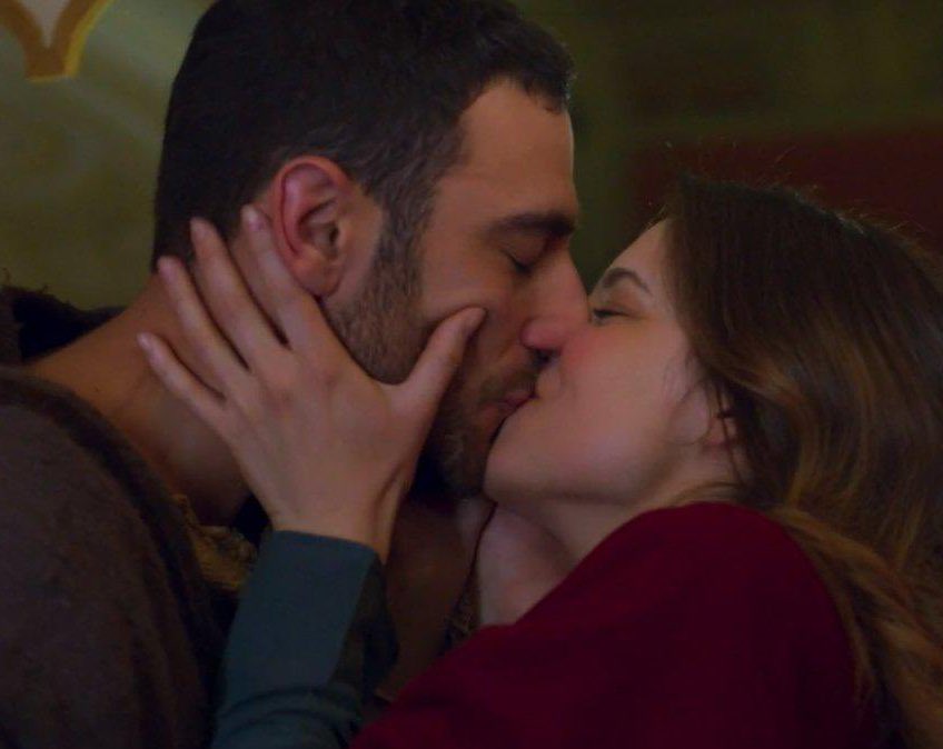 __ChasingStars's tweet image. “Hai paura?”              “Ma tu te la senti di
“Si ma ne vale             rischiare?”
  la pena!”                    “Si me la sento”

#mezzanottini #donmatteo15