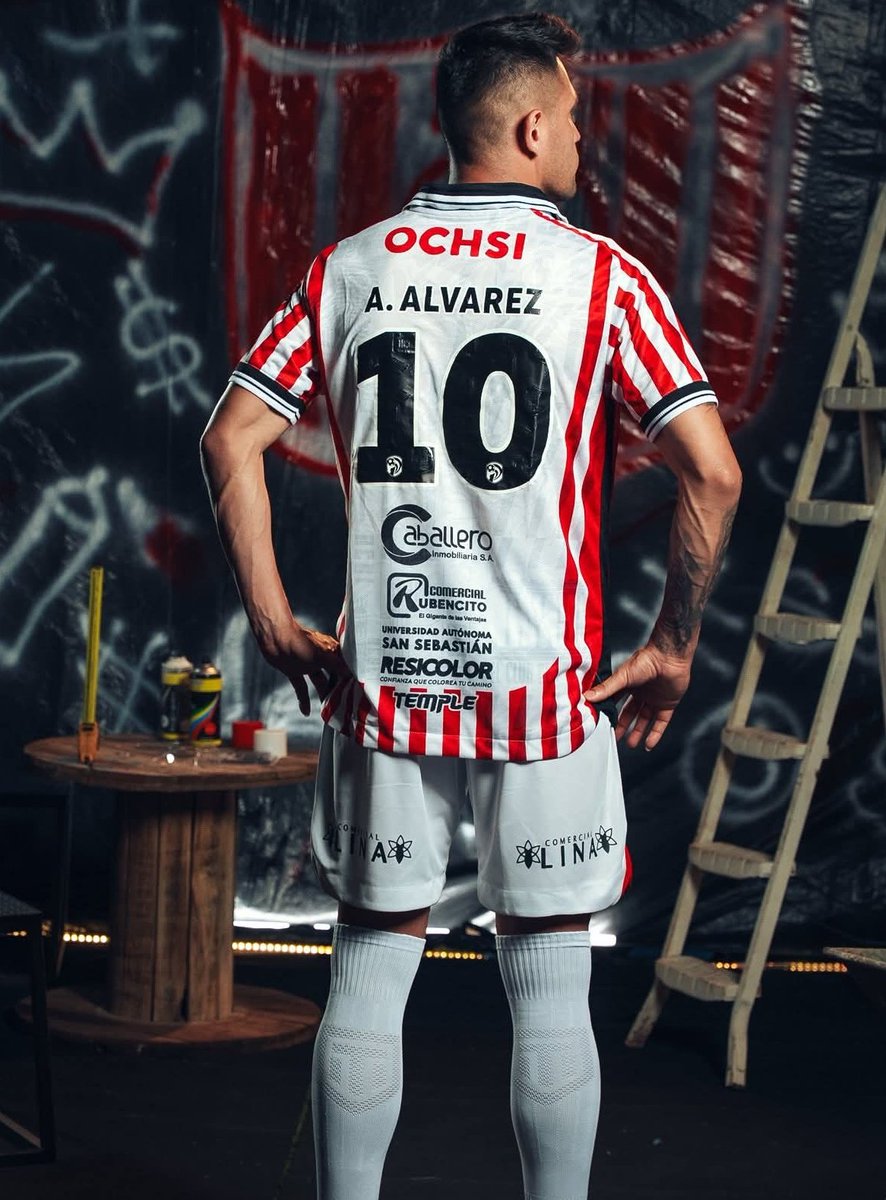 La Camiseta de San Lorenzo parece uniforme de Formula 1 de tanta publicidad