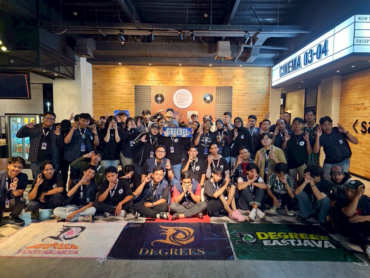 Akd_abd19's tweet photo. Gaiso berkata-kata intine matursuwun sanget rencang" @Degrees_OFC seneng iso seduluran, ngumpul lan projekan bareng sampean" sedoyo kanggo @Greesel_JKT48 Sekop♠️🎂
Sepurane nek suarane koyok sound horeg #izin🫷
#KSSS ♠️
#KSS
#jawapride https://t.co/c0AgTqqm4G