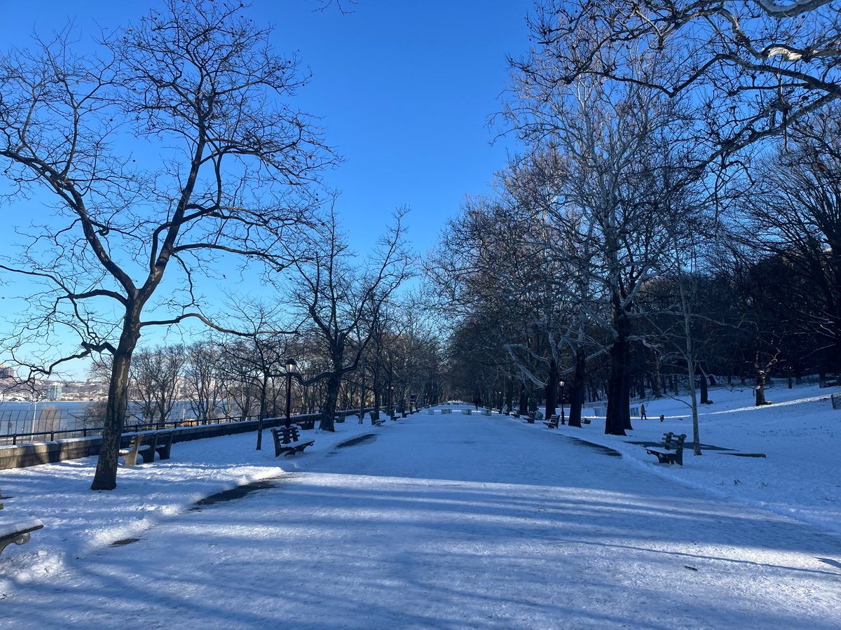 RiversideParkNY's tweet photo. The park after last week’s snowfall. Hope you enjoyed today’s sun and park time. A little calm before we brace for this weekend's snowstorm! https://t.co/SxAo9QdnRx