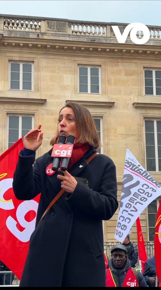 Si une légitime défense a triomphé ce soir <a href="/AssembleeNat/">Assemblée nationale</a> c'est celle du #1erMai : exit la proposition de loi <a href="/droiterep_an/">Groupe Droite Républicaine</a> qui n'aura pas survécu aux 12 coups de minuit ; merci <a href="/FiAssemblee/">La France Insoumise à l'Assemblée nationale</a> pour votre pugnacité et vive <a href="/CGT_Commerce/">CGT CommerceServices</a> <a href="/fdSUDcommerces/">FD SUD Commerces et Services</a> !