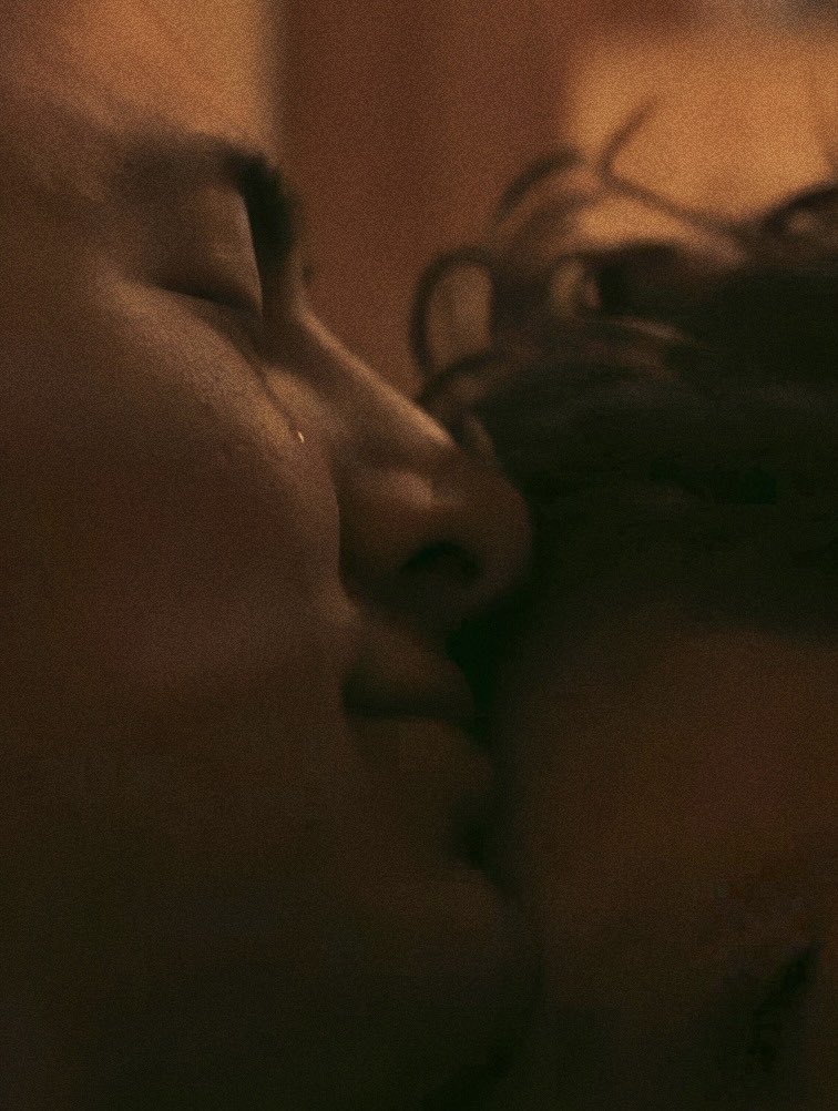 81vs24's tweet image. this being the first time we actually see a tear falling from shanes eyes