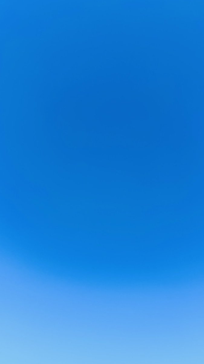 去年からゆるく続けてるあさんぽ。
気持ちのいい青空ー！
しかし気温はマイナス18℃…！
晴れてるのにめちゃくちゃ寒いのを心身が受け入れていく過程を体感アウフヘーベンと勝手に呼んでいます。
矛盾するものを統合すると脳みそがきもちいい。すてきな1日を✨