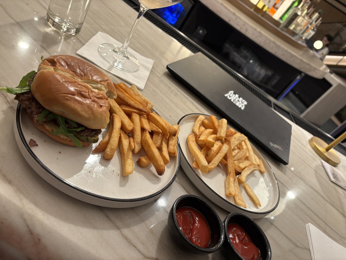 Ryanater's tweet image. Wanted an extra side of ketchup so naturally ordered an extra side of fries