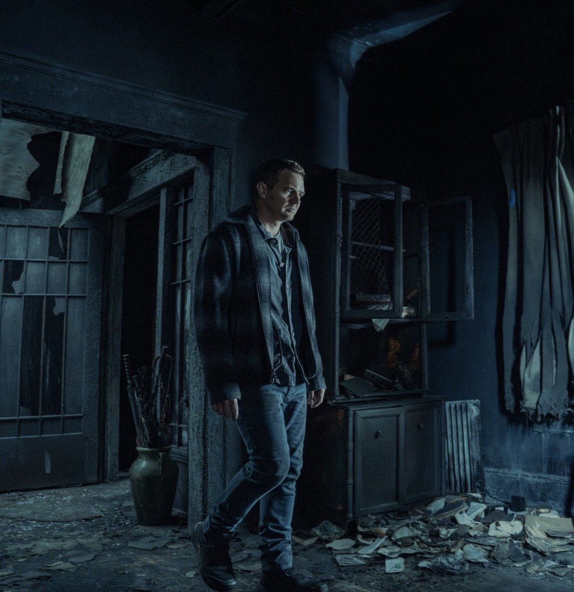 rennersource's tweet image. This house is not a home anymore.
#MayorOfKingstown #ParamountPlus