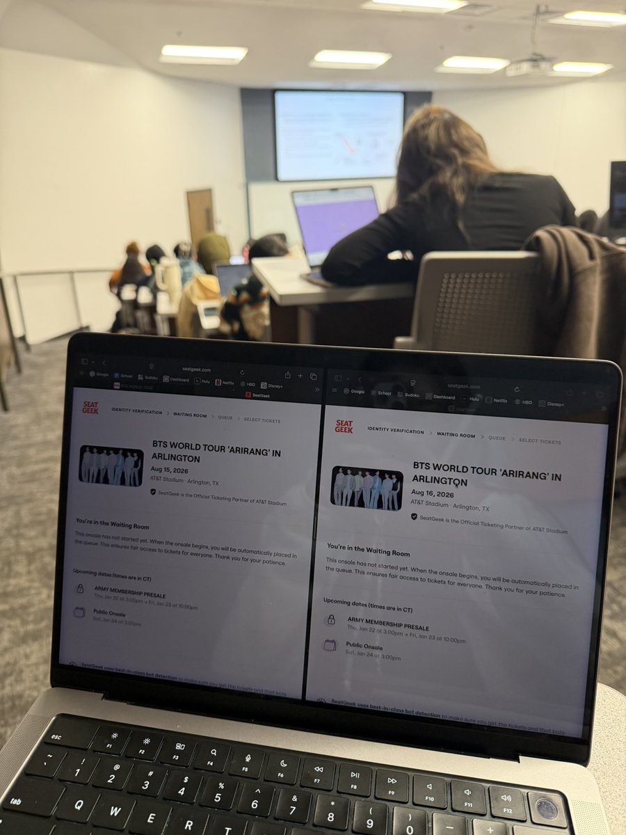 flwrkoo's tweet photo. my class set up like it was so serious for me https://t.co/AoUUmGMvIe