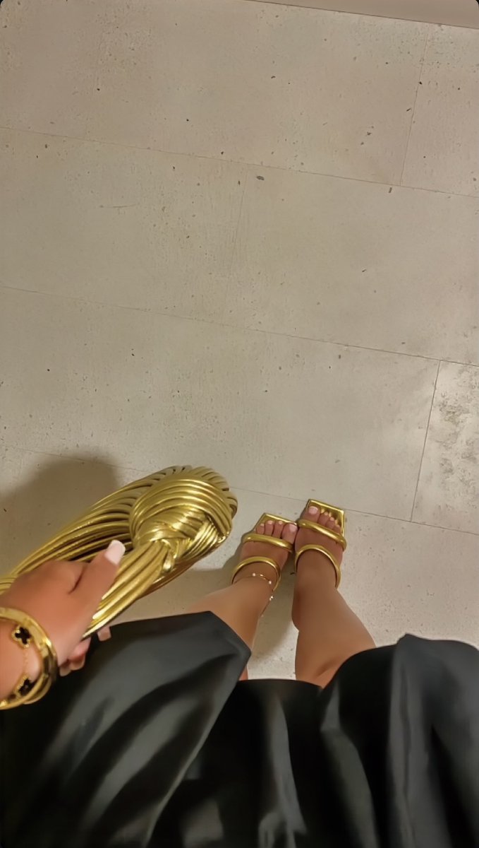 inessss933's tweet photo. Vous aimez ? #findom #soumis #moneyslaves #domina #feet https://t.co/DjKLKYC2Up