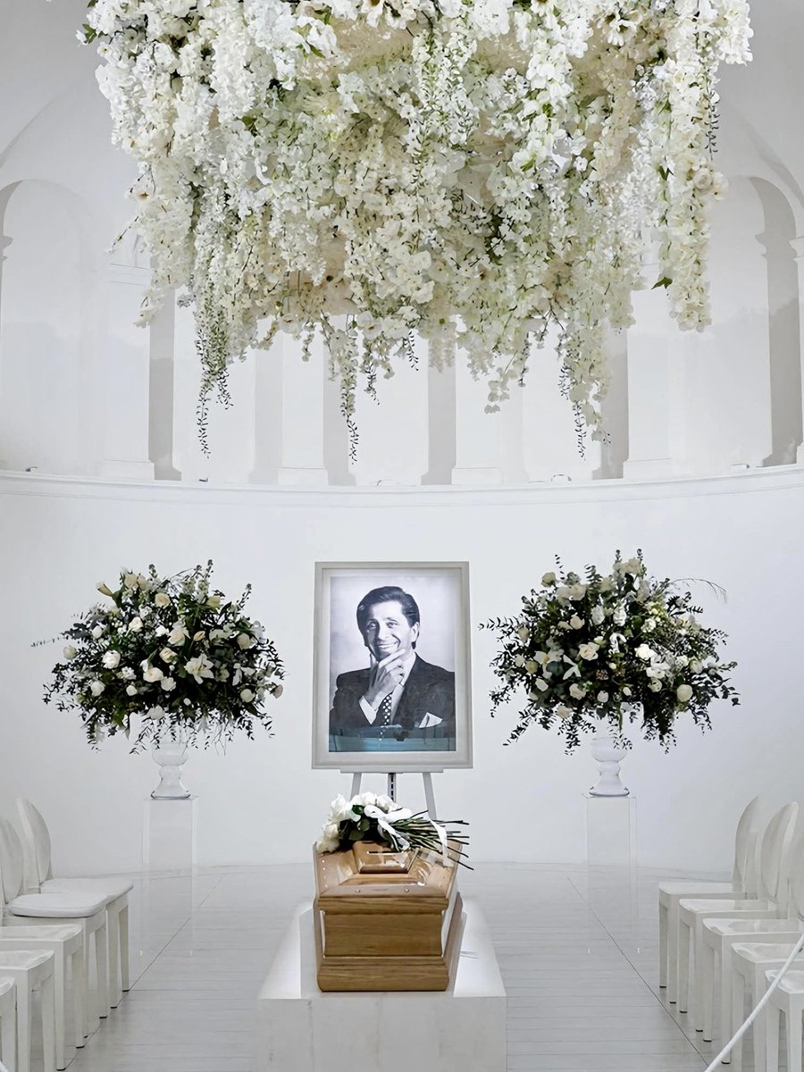 The unusual lying-in-state of fashion designer Valentino

Class and style beyond life ⚜️

Rome, Italy 🇮🇹