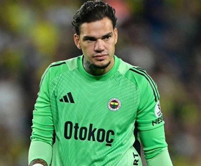 İki forma arasında bir fark dikkatimi  çekti. Sebebini anlayamadım. fenerbahçe formasında Türk Bayrağı neden yok ?
<a href="/Fenerbahce/">Fenerbahçe SK</a> 
<a href="/TFF_Org/">TFF</a>