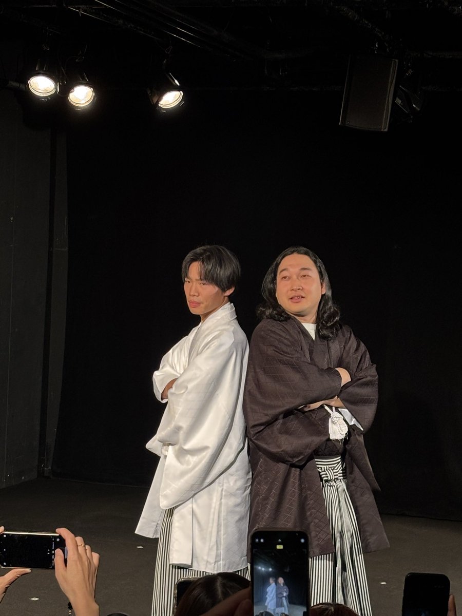 deborayy's tweet photo. かが屋のライブに行ってきました。
お二人の空気感、面白くてほっこりネタ大好きです。
今日の学びは「龍角散の青い粉のやつは舌が青くなるので注意」です。

 #かが屋新春 https://t.co/5FZwjsjmgG