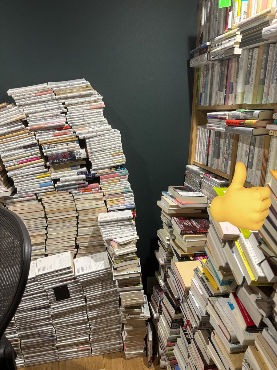 本はまだ終活できない人の積み。