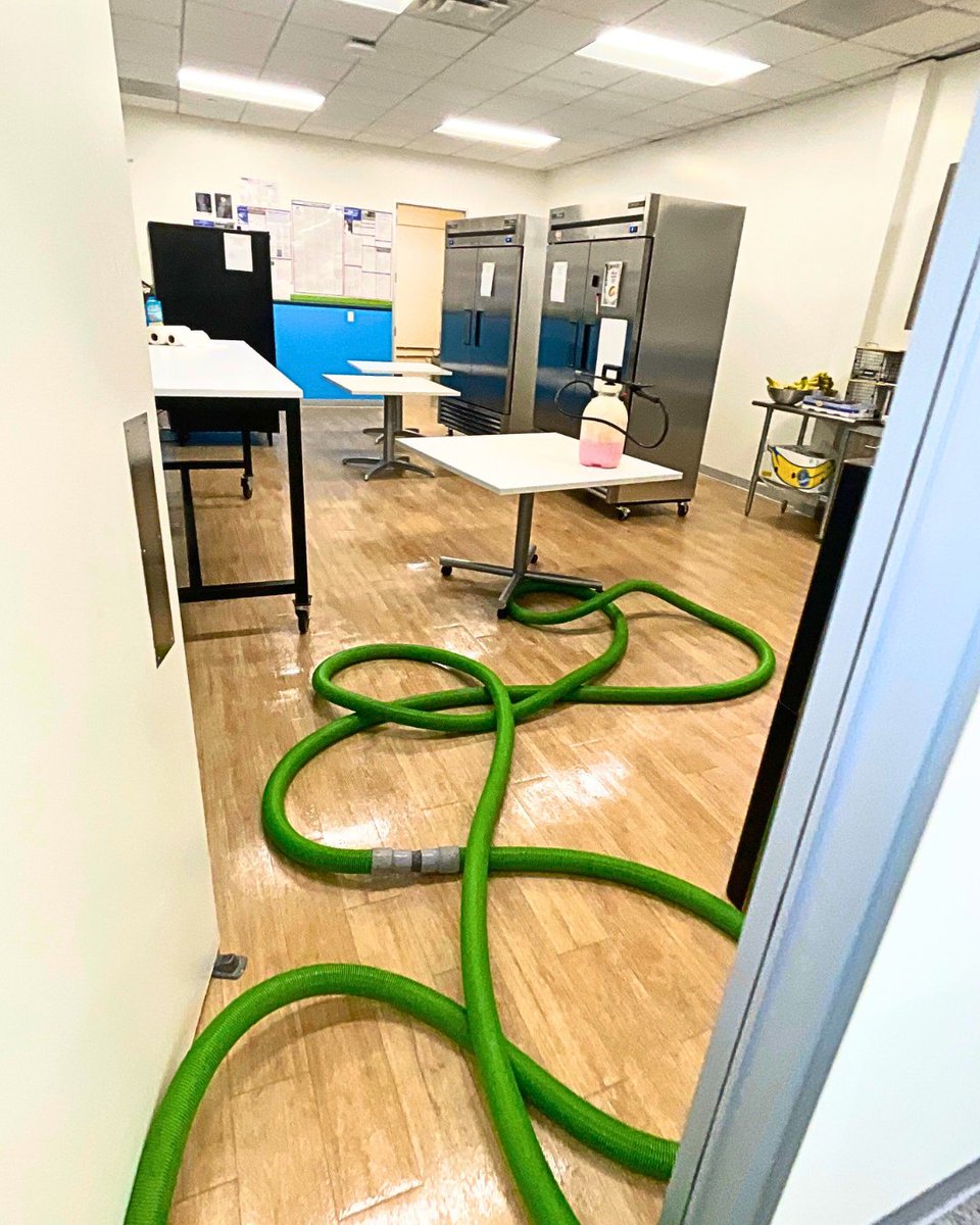servpro_ventura's tweet image. Emergency commercial response in Carpinteria, CA 🚨
Sewage backup impacted a lunch room. Our team is on-site extracting, cleaning, and sanitizing to help this business reopen safely.
📞 (805) 656-3911
#SERVPROVentura #CommercialCleanup #CarpinteriaCA