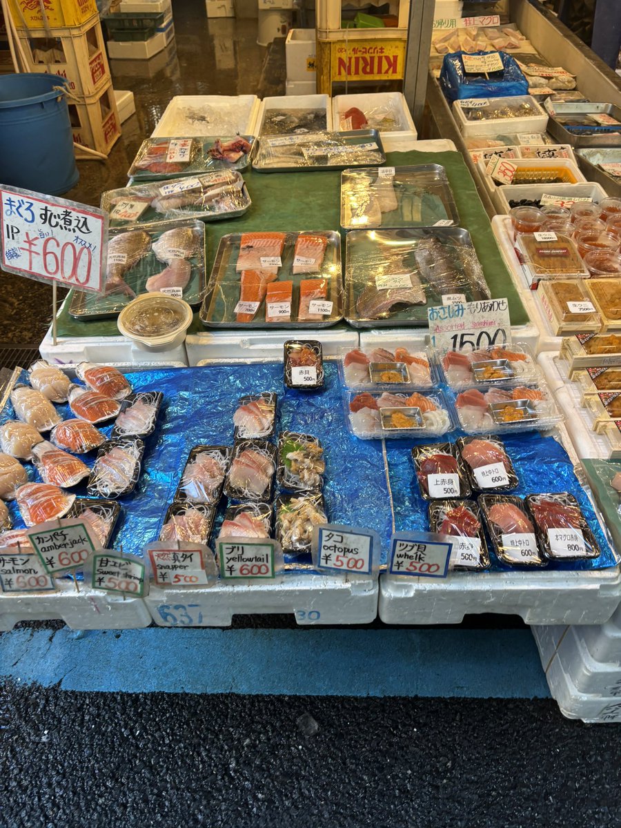 朝から築地散歩🚶
やっぱ海鮮うまい😋そして安い🍴
マグロ丼1000円
日本に生まれてよかったー✨