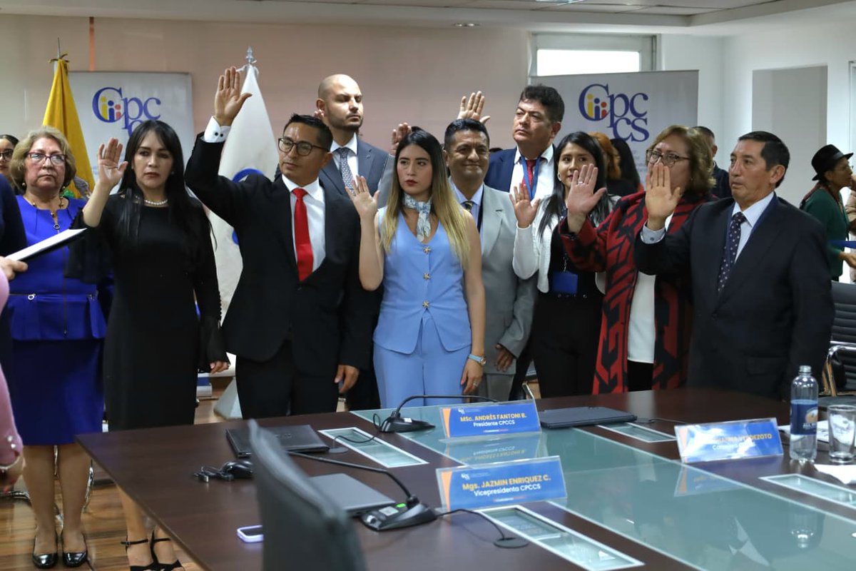 Conoce los perfiles de los miembros de la Comisión Ciudadana de Selección de Fiscal General que han sido posesionados hasta el momento.

🧵