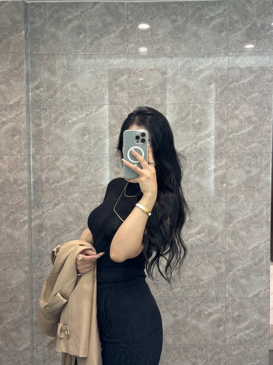 Whispering_o's tweet photo. Office Outfit,  A Day of Traffic Jams and Meetings
#TorontoCanada #MyCommuterOutfit #LiveStream #MatureWoman https://t.co/Nobqcixg1J
