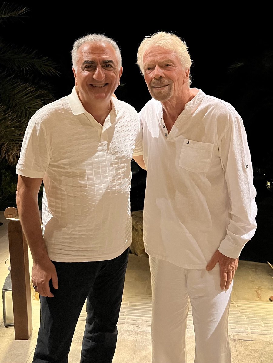 Shahrogh294444's tweet photo. به زودی انتقام  خونهایی که ریخته شد از این بیناموس گرفته خواهد شد!
🔴خصوصا بچه های زیر ۱۸ سال که نباید تو سیاست باشند!!! https://t.co/Vym4dO52aV