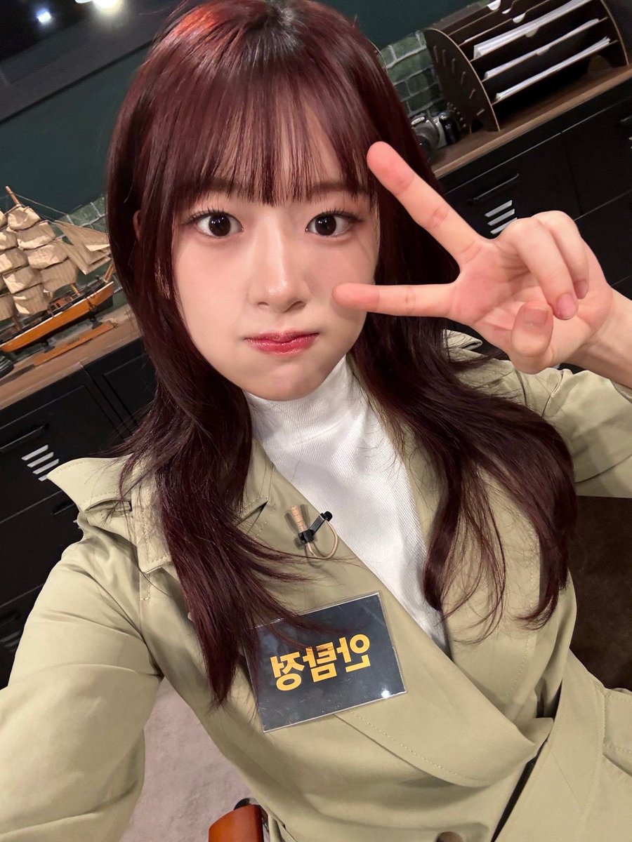 ayjthinkr's tweet image. cute genre of selca ♡