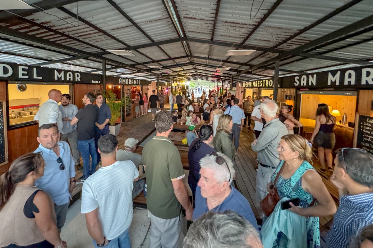 TurismoCanario's tweet photo. 🍽️ Con la presencia de autoridades departamentales y locales, se lleva a cabo la reinauguración del Paseo Gastronómico de Parque del Plata.
Vení a visitarlo en Av. 50 Metros y Rambla Solís Chico, #ParquedelPlata
#CanelonesAvanzaConTurismo
#PaseoGastronómico https://t.co/33p0IvPq6i