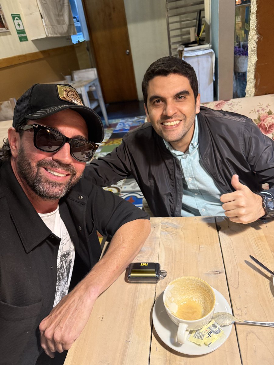 Toda la admiración para este crack de <a href="/hernancadavidma/">Hernán Cadavid</a> que además de ser uno de los políticos más sobresalientes del momento es un persona que está llena de amor por Colombia, todo mi apoyo y mi respeto!