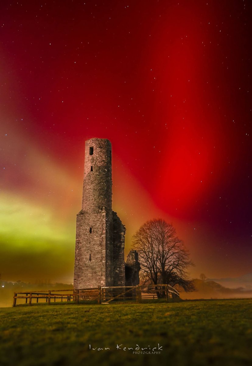 ThisIsIreland3's tweet image. 📍St Mary's Abbey, Ferns, Co Wexford 🇮🇪

19th January 2026. Just WOW 🏰💚

📸 Ivan Kendrick 

#Wexford #Ireland #Aurora #Ferns