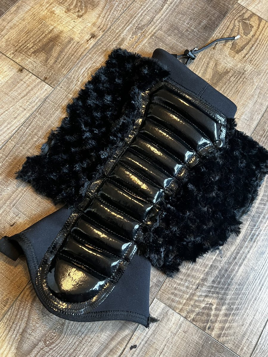 JPWARHORSE's tweet image. JUST LISTED THE CURSED KICKPAD AND A TON OF OTHER ITEMS UP FOR AUCTION ON WHATNOT

JOIN ME, @Shazza_McKenzie AND @nixi_pw ON 1/29 AT 7PM CT OVER ON WHATNOT, LINK IN THREAD